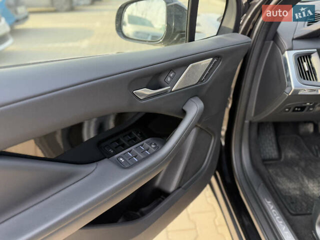 Черный Ягуар I-Pace, объемом двигателя 0 л и пробегом 202 тыс. км за 19100 $, фото 11 на Automoto.ua