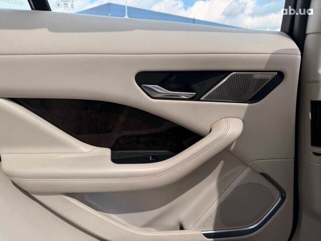 Черный Ягуар I-Pace, объемом двигателя 0 л и пробегом 112 тыс. км за 22890 $, фото 29 на Automoto.ua