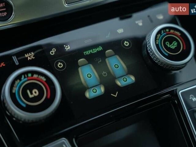 Черный Ягуар I-Pace, объемом двигателя 0 л и пробегом 102 тыс. км за 28900 $, фото 36 на Automoto.ua