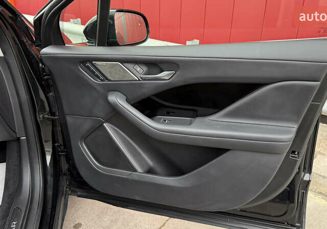 Черный Ягуар I-Pace, объемом двигателя 0 л и пробегом 121 тыс. км за 22500 $, фото 56 на Automoto.ua