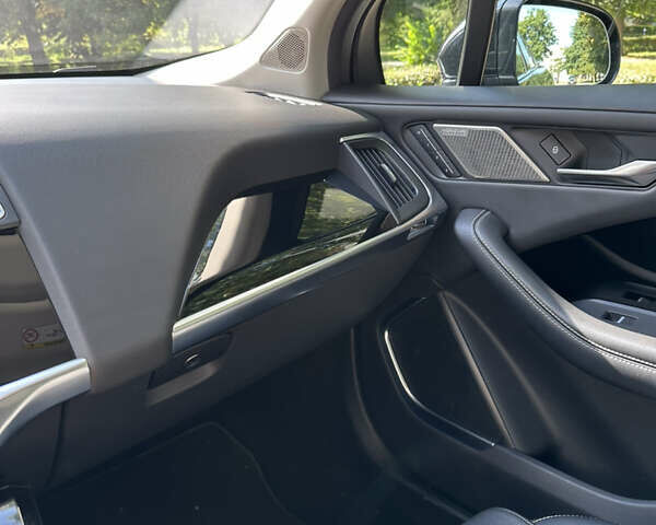Черный Ягуар I-Pace, объемом двигателя 0 л и пробегом 141 тыс. км за 27000 $, фото 16 на Automoto.ua
