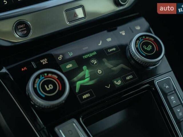 Черный Ягуар I-Pace, объемом двигателя 0 л и пробегом 102 тыс. км за 28900 $, фото 35 на Automoto.ua