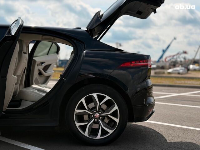 Черный Ягуар I-Pace, объемом двигателя 0 л и пробегом 112 тыс. км за 22890 $, фото 35 на Automoto.ua