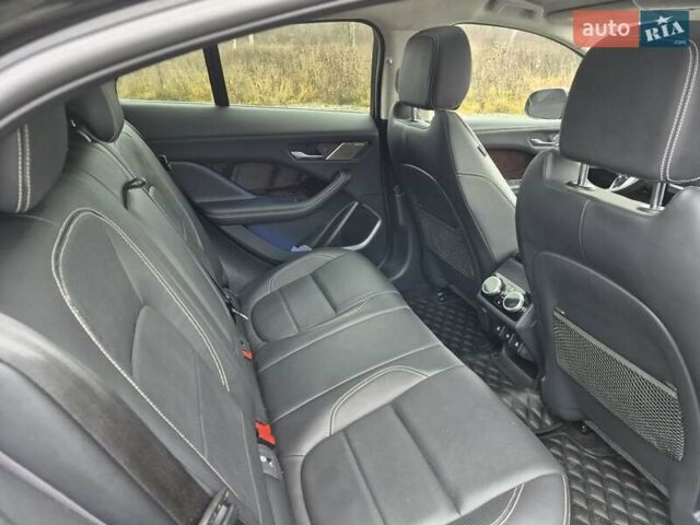 Черный Ягуар I-Pace, объемом двигателя 0 л и пробегом 115 тыс. км за 24800 $, фото 20 на Automoto.ua