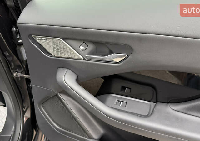 Черный Ягуар I-Pace, объемом двигателя 0 л и пробегом 121 тыс. км за 22500 $, фото 52 на Automoto.ua