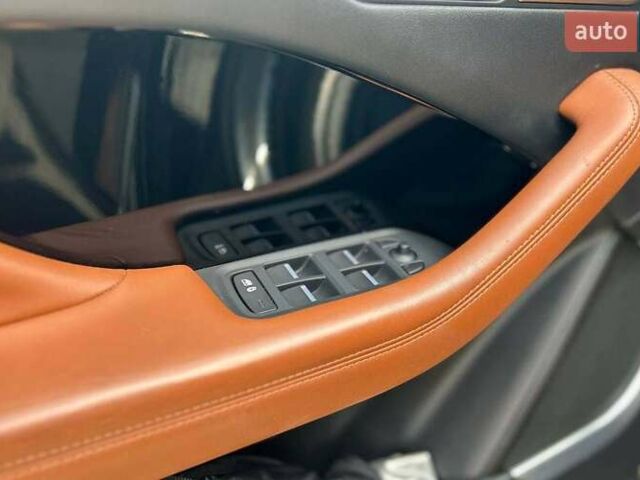Черный Ягуар I-Pace, объемом двигателя 0 л и пробегом 61 тыс. км за 29000 $, фото 8 на Automoto.ua