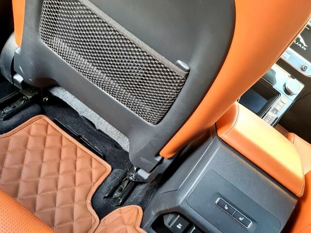 Черный Ягуар I-Pace, объемом двигателя 0 л и пробегом 61 тыс. км за 26000 $, фото 7 на Automoto.ua