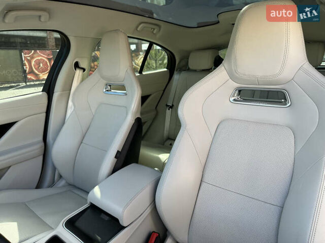 Черный Ягуар I-Pace, объемом двигателя 0 л и пробегом 175 тыс. км за 28900 $, фото 73 на Automoto.ua