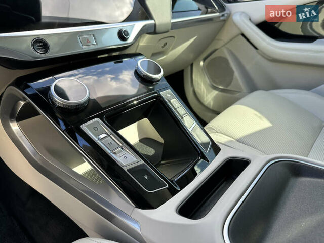 Черный Ягуар I-Pace, объемом двигателя 0 л и пробегом 175 тыс. км за 28900 $, фото 71 на Automoto.ua