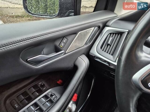 Черный Ягуар I-Pace, объемом двигателя 0 л и пробегом 115 тыс. км за 24800 $, фото 28 на Automoto.ua