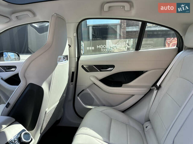 Черный Ягуар I-Pace, объемом двигателя 0 л и пробегом 175 тыс. км за 28900 $, фото 61 на Automoto.ua