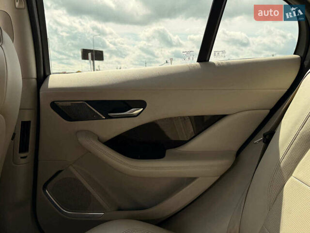 Черный Ягуар I-Pace, объемом двигателя 0 л и пробегом 112 тыс. км за 22840 $, фото 30 на Automoto.ua