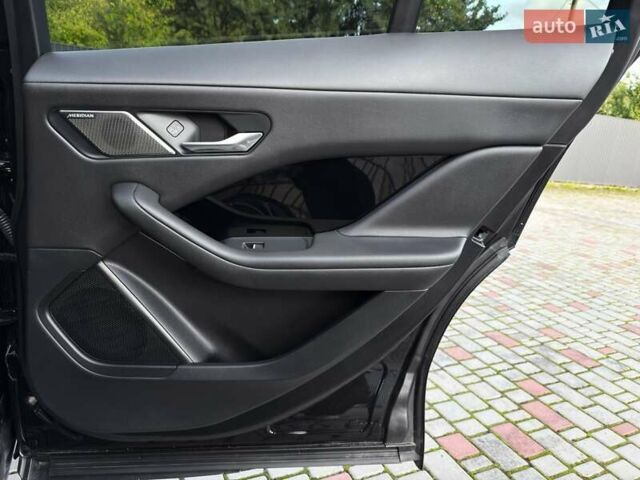 Чорний Ягуар I-Pace, об'ємом двигуна 0 л та пробігом 230 тис. км за 19499 $, фото 59 на Automoto.ua