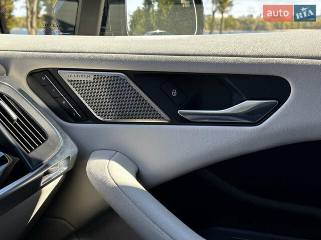 Черный Ягуар I-Pace, объемом двигателя 0 л и пробегом 66 тыс. км за 24200 $, фото 30 на Automoto.ua