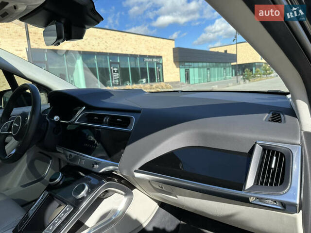 Черный Ягуар I-Pace, объемом двигателя 0 л и пробегом 175 тыс. км за 28900 $, фото 43 на Automoto.ua