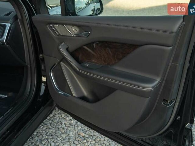 Черный Ягуар I-Pace, объемом двигателя 0 л и пробегом 102 тыс. км за 28900 $, фото 49 на Automoto.ua