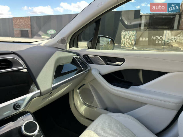 Черный Ягуар I-Pace, объемом двигателя 0 л и пробегом 175 тыс. км за 28900 $, фото 70 на Automoto.ua