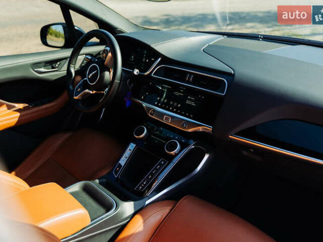 Черный Ягуар I-Pace, объемом двигателя 0 л и пробегом 82 тыс. км за 30000 $, фото 30 на Automoto.ua