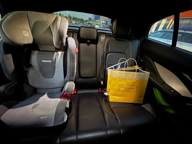 Черный Ягуар I-Pace, объемом двигателя 0 л и пробегом 123 тыс. км за 25599 $, фото 12 на Automoto.ua