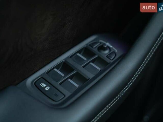 Черный Ягуар I-Pace, объемом двигателя 0 л и пробегом 102 тыс. км за 28900 $, фото 24 на Automoto.ua