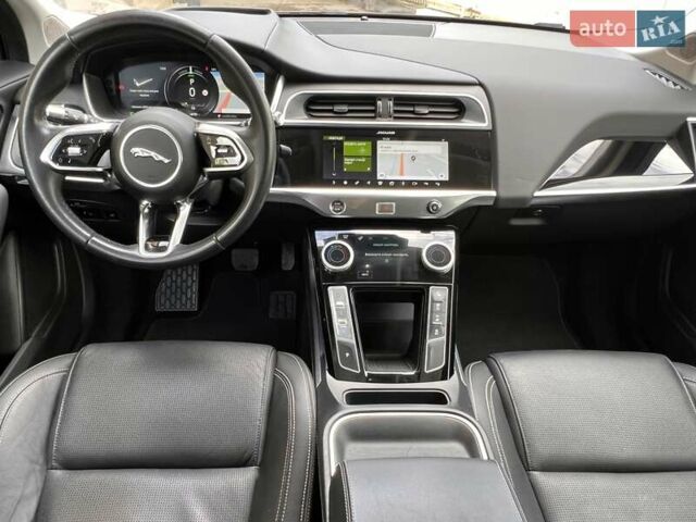 Черный Ягуар I-Pace, объемом двигателя 0 л и пробегом 69 тыс. км за 21999 $, фото 4 на Automoto.ua
