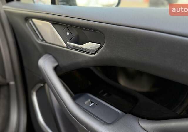Черный Ягуар I-Pace, объемом двигателя 0 л и пробегом 155 тыс. км за 27000 $, фото 7 на Automoto.ua