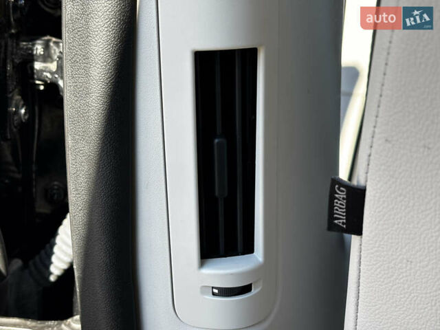 Черный Ягуар I-Pace, объемом двигателя 0 л и пробегом 66 тыс. км за 24200 $, фото 18 на Automoto.ua