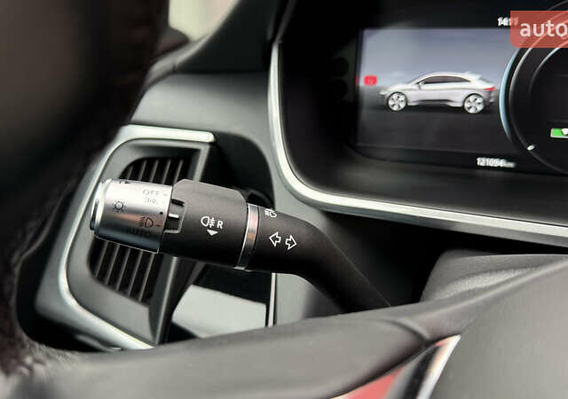 Черный Ягуар I-Pace, объемом двигателя 0 л и пробегом 121 тыс. км за 22500 $, фото 31 на Automoto.ua