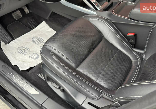 Черный Ягуар I-Pace, объемом двигателя 0 л и пробегом 121 тыс. км за 22500 $, фото 25 на Automoto.ua