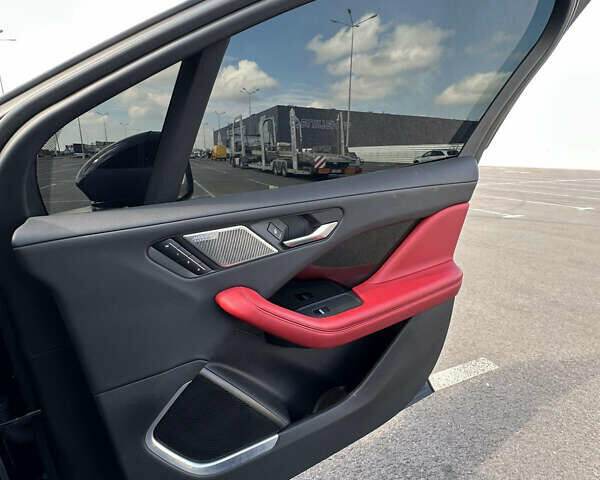 Черный Ягуар I-Pace, объемом двигателя 0 л и пробегом 74 тыс. км за 28800 $, фото 27 на Automoto.ua