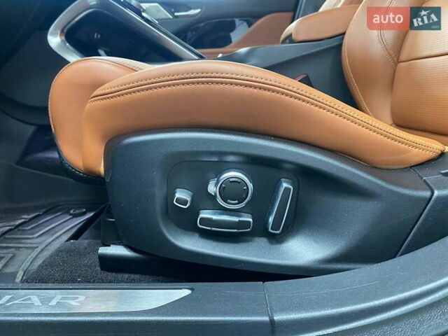 Черный Ягуар I-Pace, объемом двигателя 0 л и пробегом 73 тыс. км за 33990 $, фото 38 на Automoto.ua