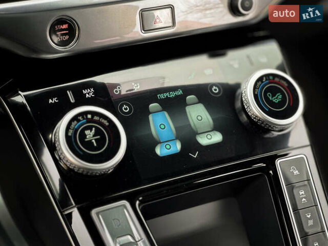 Черный Ягуар I-Pace, объемом двигателя 0 л и пробегом 138 тыс. км за 24500 $, фото 78 на Automoto.ua