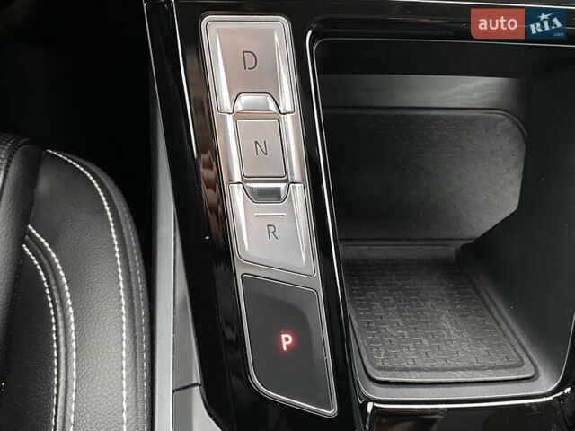 Черный Ягуар I-Pace, объемом двигателя 0 л и пробегом 98 тыс. км за 25200 $, фото 57 на Automoto.ua