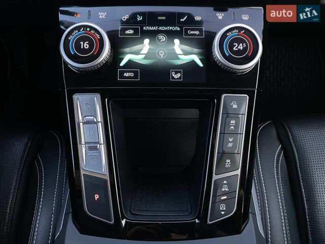 Черный Ягуар I-Pace, объемом двигателя 0 л и пробегом 120 тыс. км за 24900 $, фото 71 на Automoto.ua