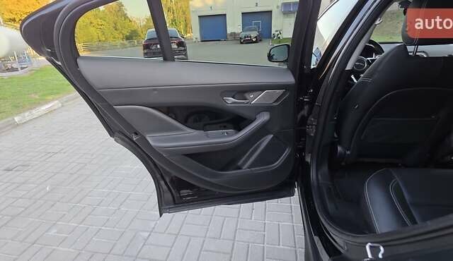 Черный Ягуар I-Pace, объемом двигателя 0 л и пробегом 94 тыс. км за 23500 $, фото 61 на Automoto.ua