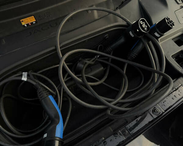 Черный Ягуар I-Pace, объемом двигателя 0 л и пробегом 115 тыс. км за 26800 $, фото 45 на Automoto.ua