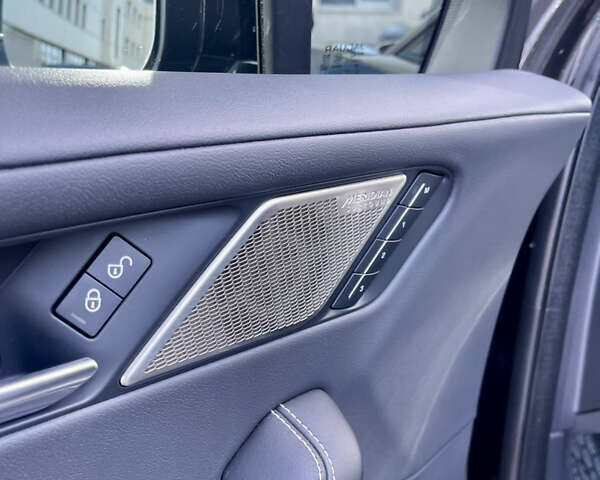 Черный Ягуар I-Pace, объемом двигателя 0 л и пробегом 102 тыс. км за 24990 $, фото 12 на Automoto.ua