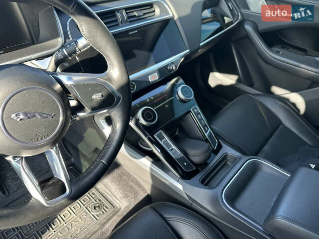 Черный Ягуар I-Pace, объемом двигателя 0 л и пробегом 93 тыс. км за 25000 $, фото 7 на Automoto.ua