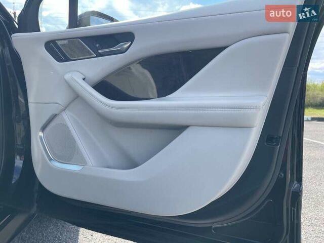 Черный Ягуар I-Pace, объемом двигателя 0 л и пробегом 98 тыс. км за 23900 $, фото 32 на Automoto.ua