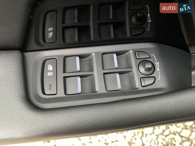 Черный Ягуар I-Pace, объемом двигателя 0 л и пробегом 98 тыс. км за 25200 $, фото 30 на Automoto.ua