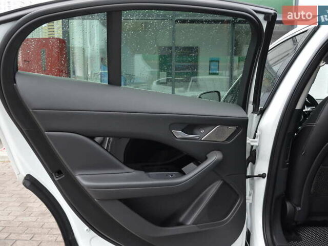 Черный Ягуар I-Pace, объемом двигателя 0 л и пробегом 49 тыс. км за 29900 $, фото 31 на Automoto.ua
