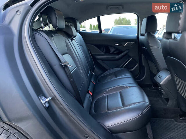 Черный Ягуар I-Pace, объемом двигателя 0 л и пробегом 120 тыс. км за 25900 $, фото 130 на Automoto.ua
