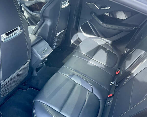 Черный Ягуар I-Pace, объемом двигателя 0 л и пробегом 102 тыс. км за 26990 $, фото 10 на Automoto.ua