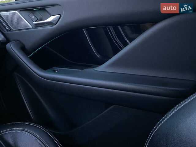 Черный Ягуар I-Pace, объемом двигателя 0 л и пробегом 120 тыс. км за 25900 $, фото 131 на Automoto.ua