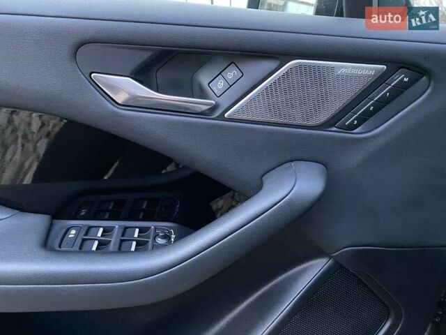 Черный Ягуар I-Pace, объемом двигателя 0 л и пробегом 90 тыс. км за 26900 $, фото 30 на Automoto.ua