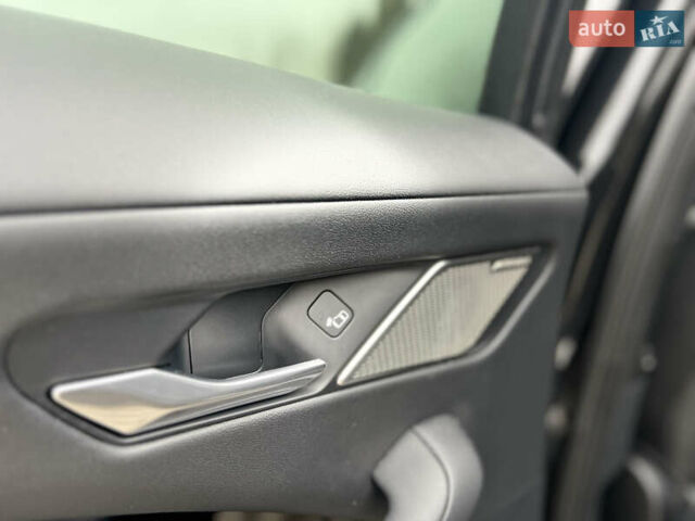 Черный Ягуар I-Pace, объемом двигателя 0 л и пробегом 143 тыс. км за 20500 $, фото 35 на Automoto.ua