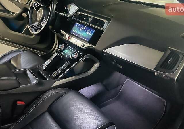 Черный Ягуар I-Pace, объемом двигателя 0 л и пробегом 79 тыс. км за 24300 $, фото 57 на Automoto.ua