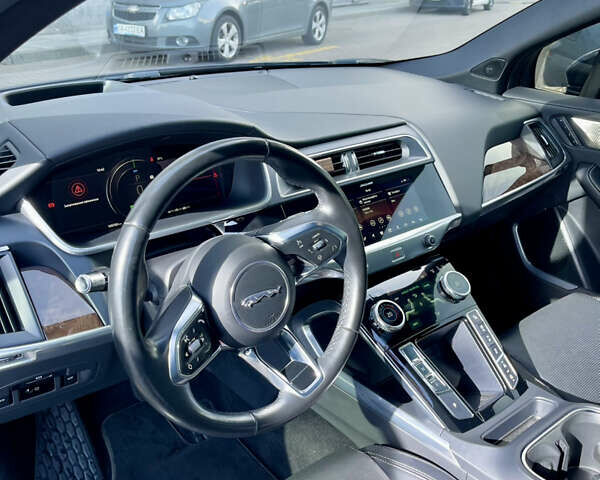 Черный Ягуар I-Pace, объемом двигателя 0 л и пробегом 102 тыс. км за 26990 $, фото 7 на Automoto.ua