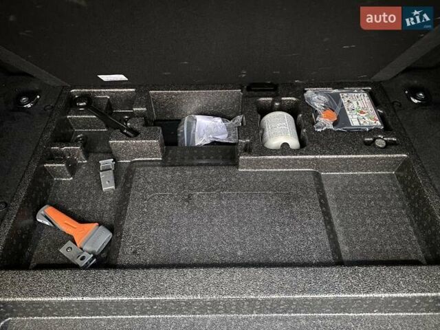 Черный Ягуар I-Pace, объемом двигателя 0 л и пробегом 90 тыс. км за 26900 $, фото 83 на Automoto.ua