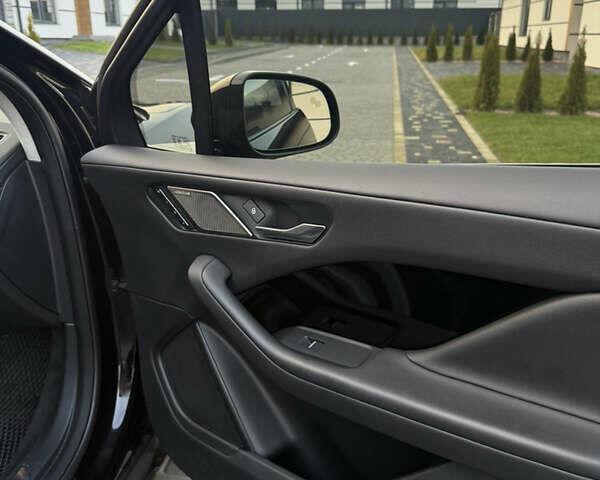 Черный Ягуар I-Pace, объемом двигателя 0 л и пробегом 115 тыс. км за 26800 $, фото 19 на Automoto.ua